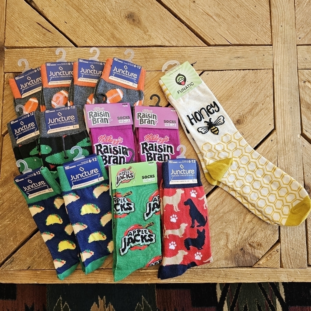 13 Pairs of socks, selling as a lot of 13